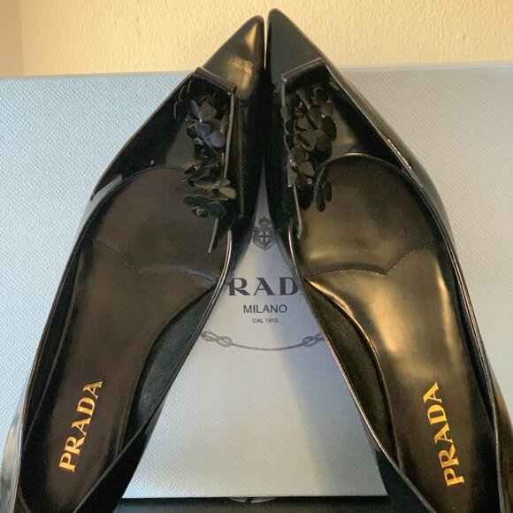 Prada Pointed Toe Shoes - Picture 4 of 8